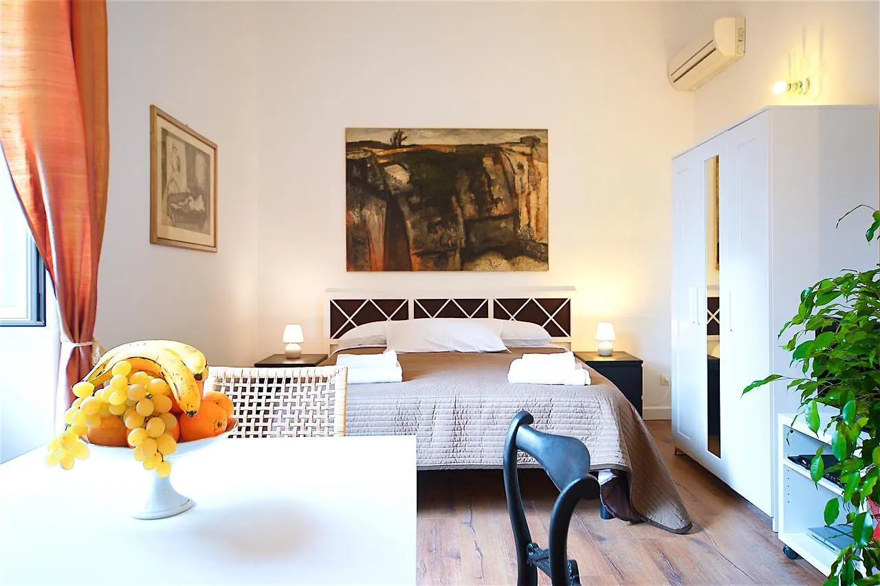 Vetrina Holidays Apartment Navona Square Rome Italy